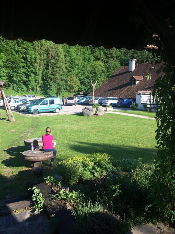 Gostisce Smuk Hotel Križe Buitenkant foto